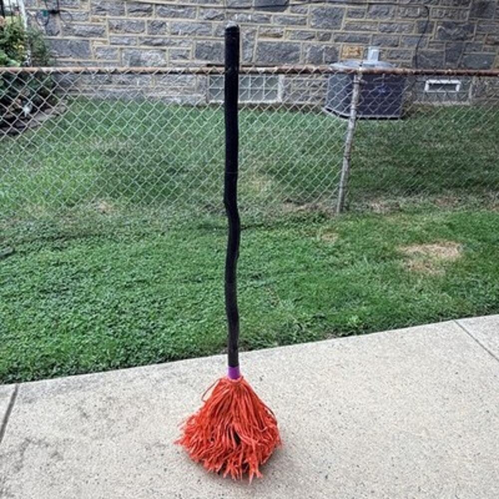 Vintage Avon Dancing Broomstick Witch Halloween Animatronic Talking NEW